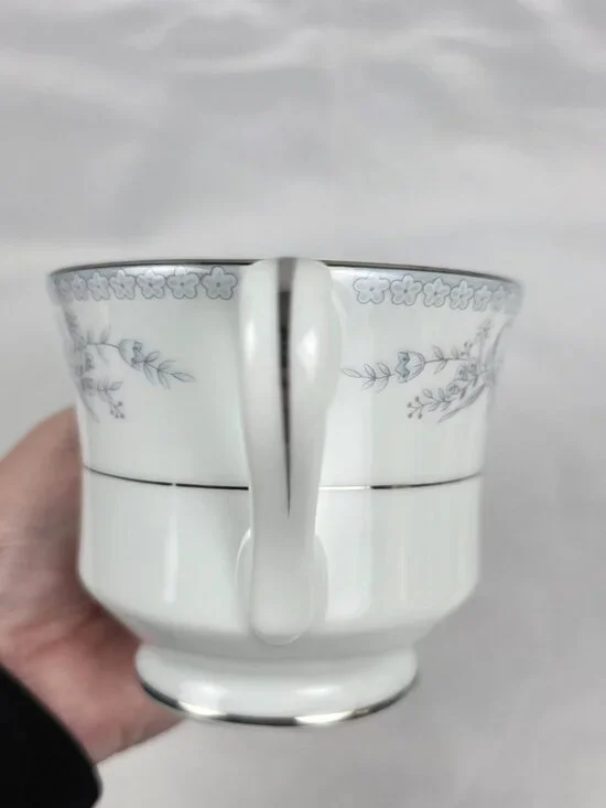 Mikasa Dresden Rose Sugar Bowl & Lid White with Blue and Pink Flowers on Rim - Picture 11 of 13